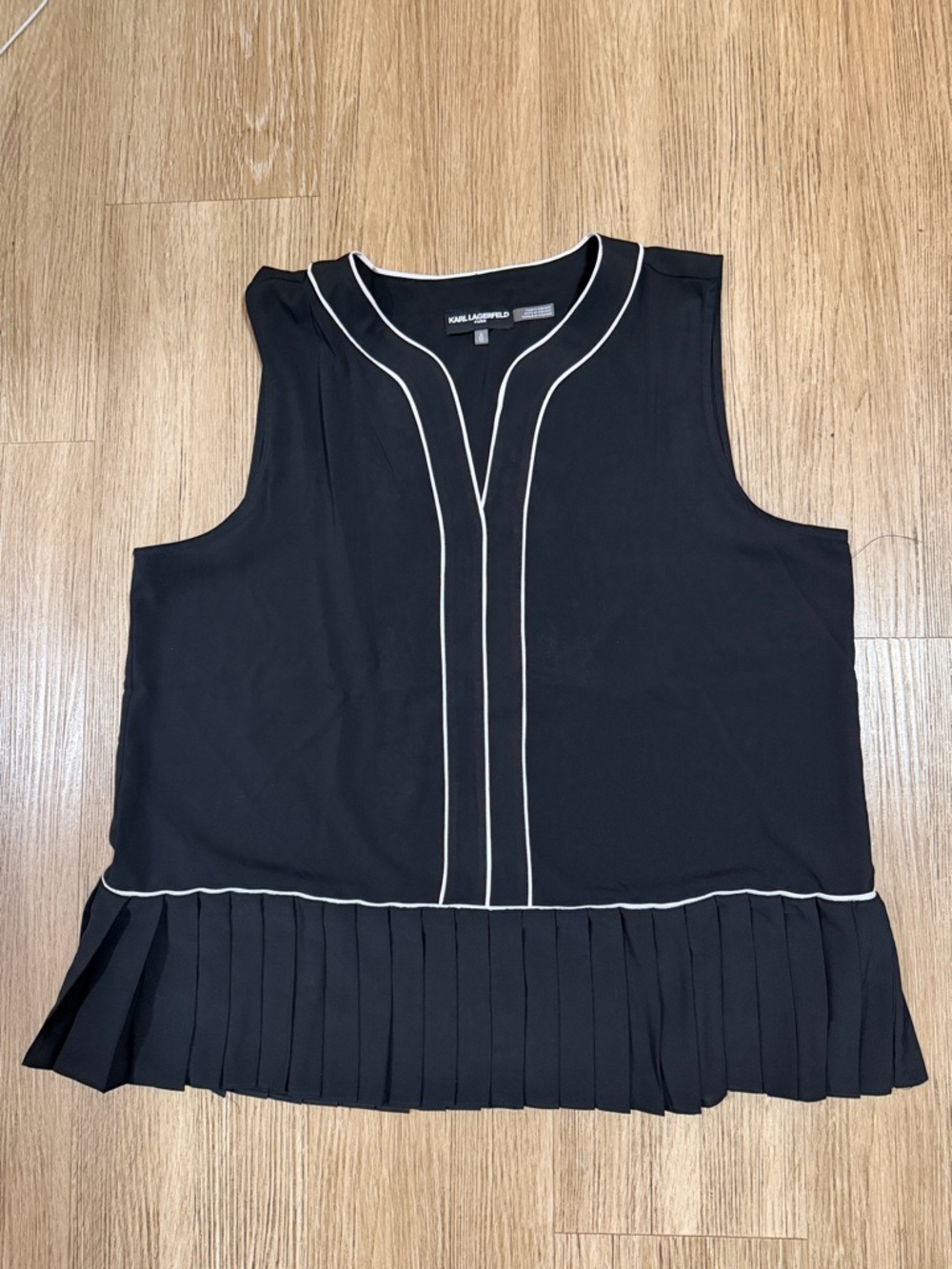 Karl Lagerfeld Black Sleeveless Blouse with White Piping and Pleated Hem size XL